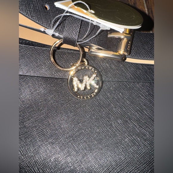 Michael Kors Black Belt Bag with Sleek Design - Picture 3 of 9